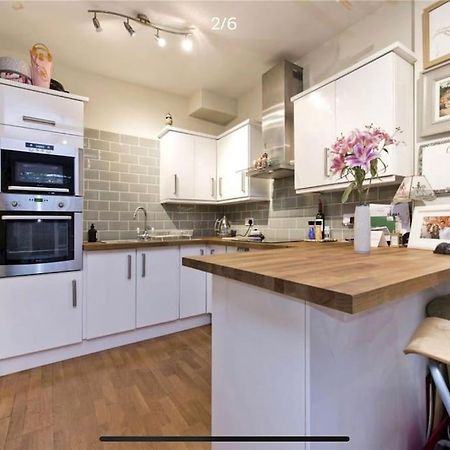 Lovely 1 bedroom apartment in West Kensington Londen Buitenkant foto